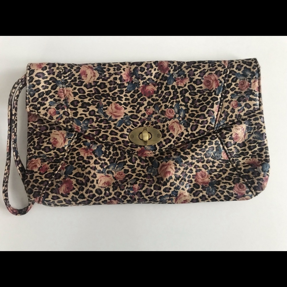 Vintage style Wristlet 🌹